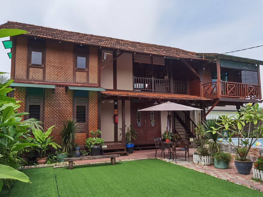 Dangau Indah Chalet