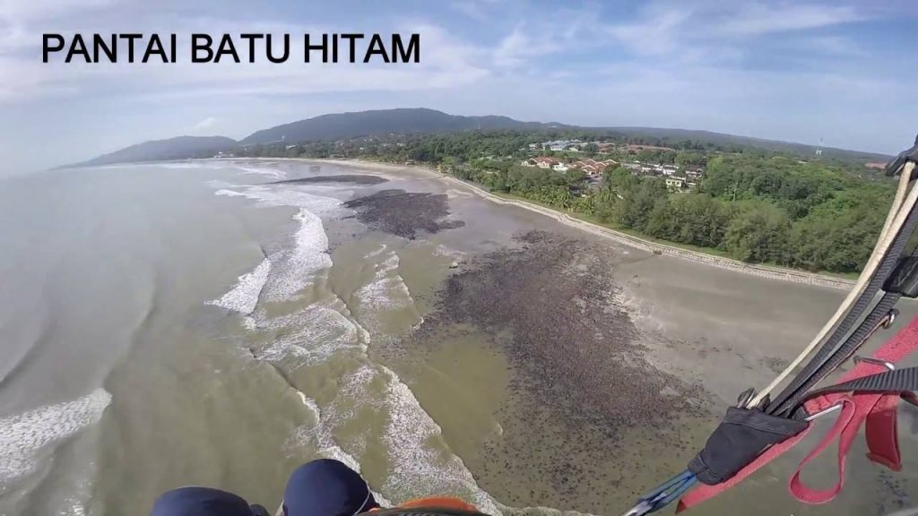 Pantai Batu Hitam tempat menarik di kuantan