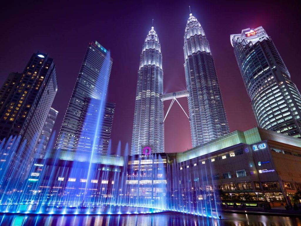 Menara Kembar Petronas tempat menarik di kuala lumpur
